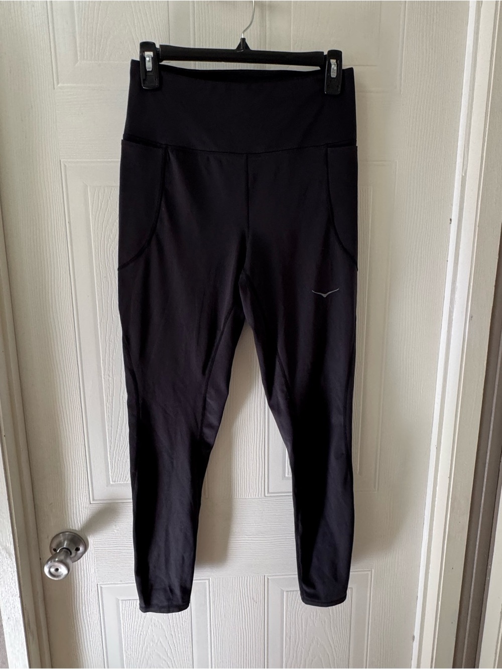 Hoka Black High-Rise Performance Leggings with Side Pockets